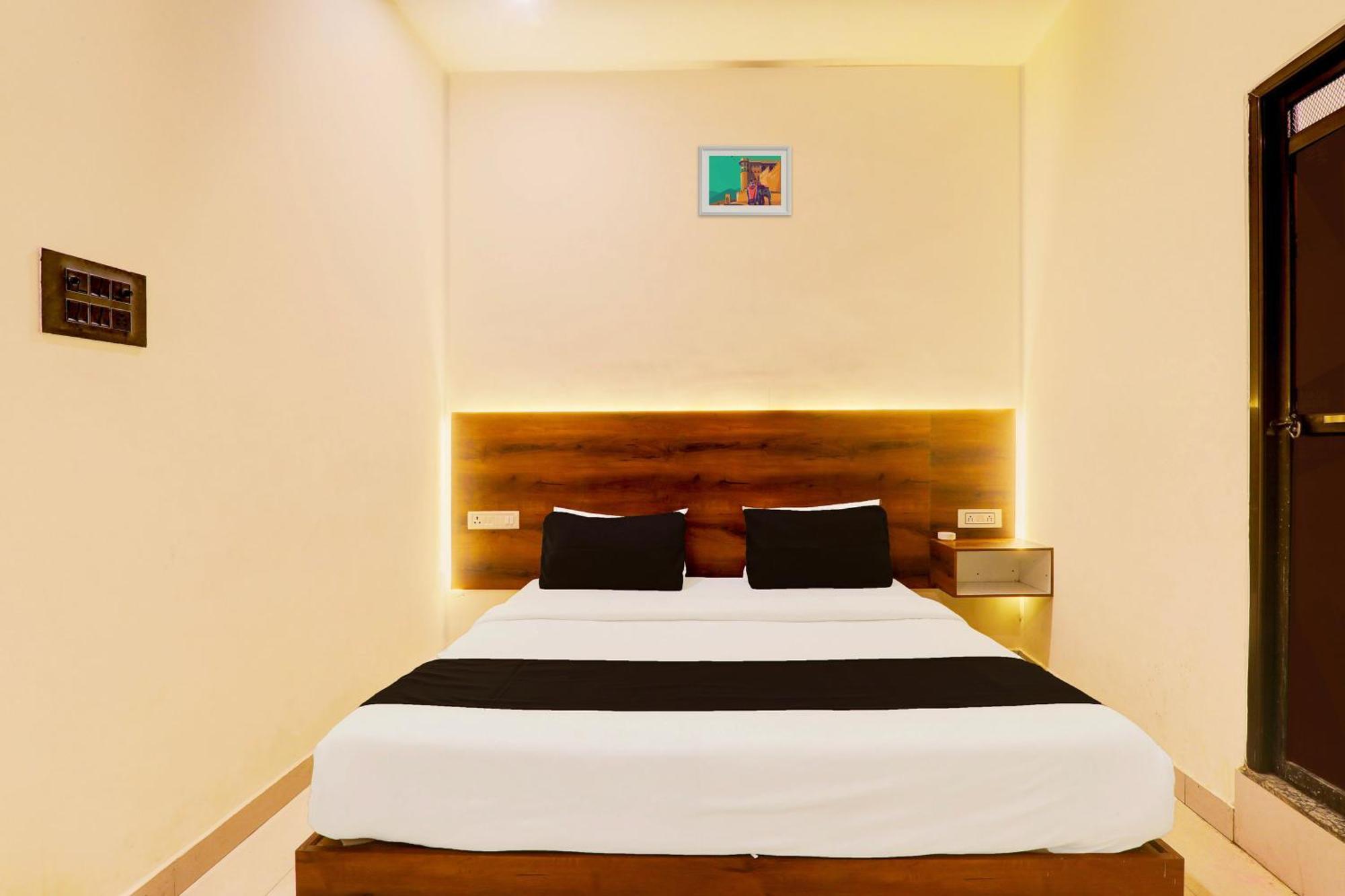 Hotel O Sr Grand Горакпур Екстериор снимка