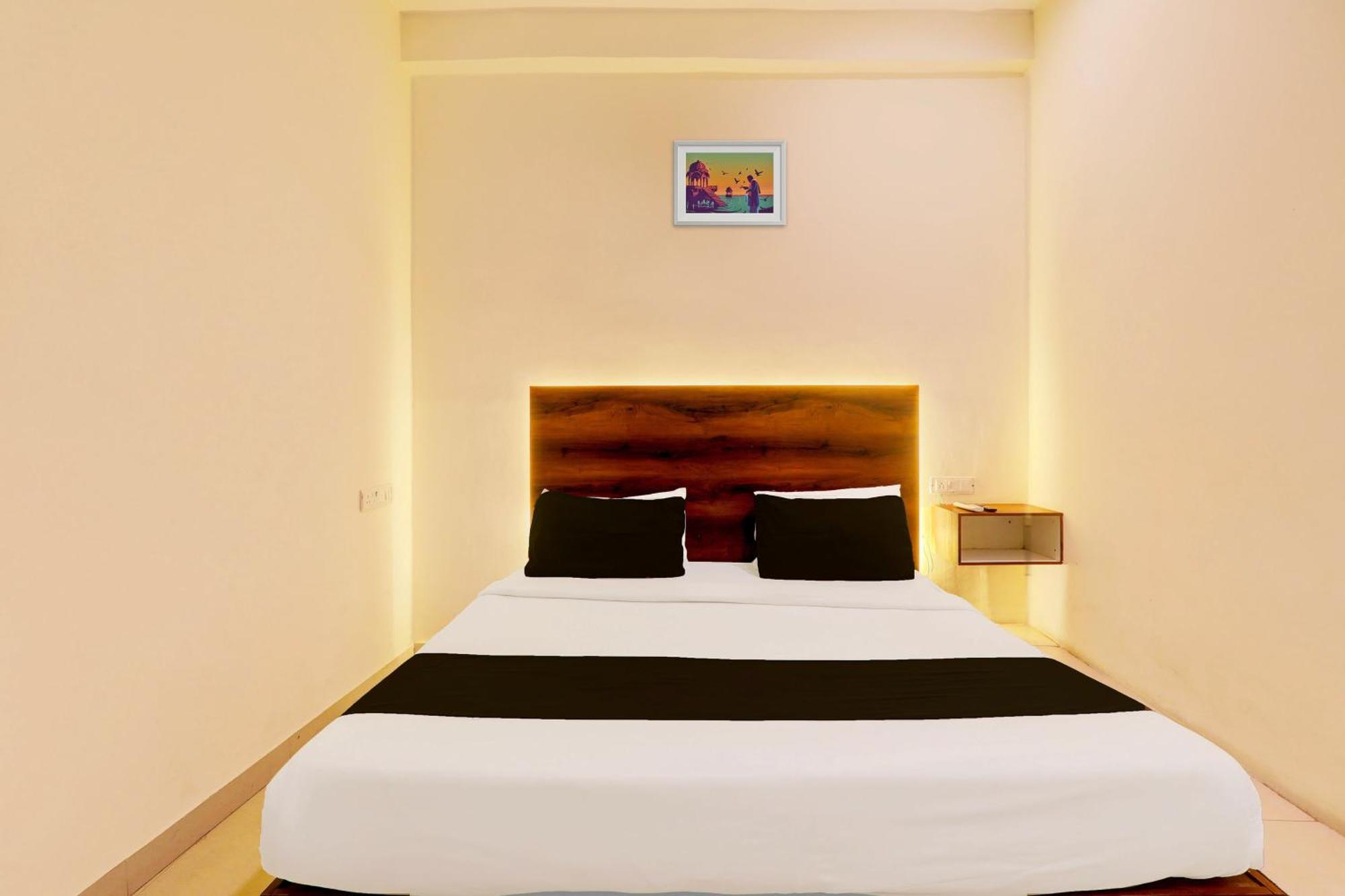 Hotel O Sr Grand Горакпур Екстериор снимка
