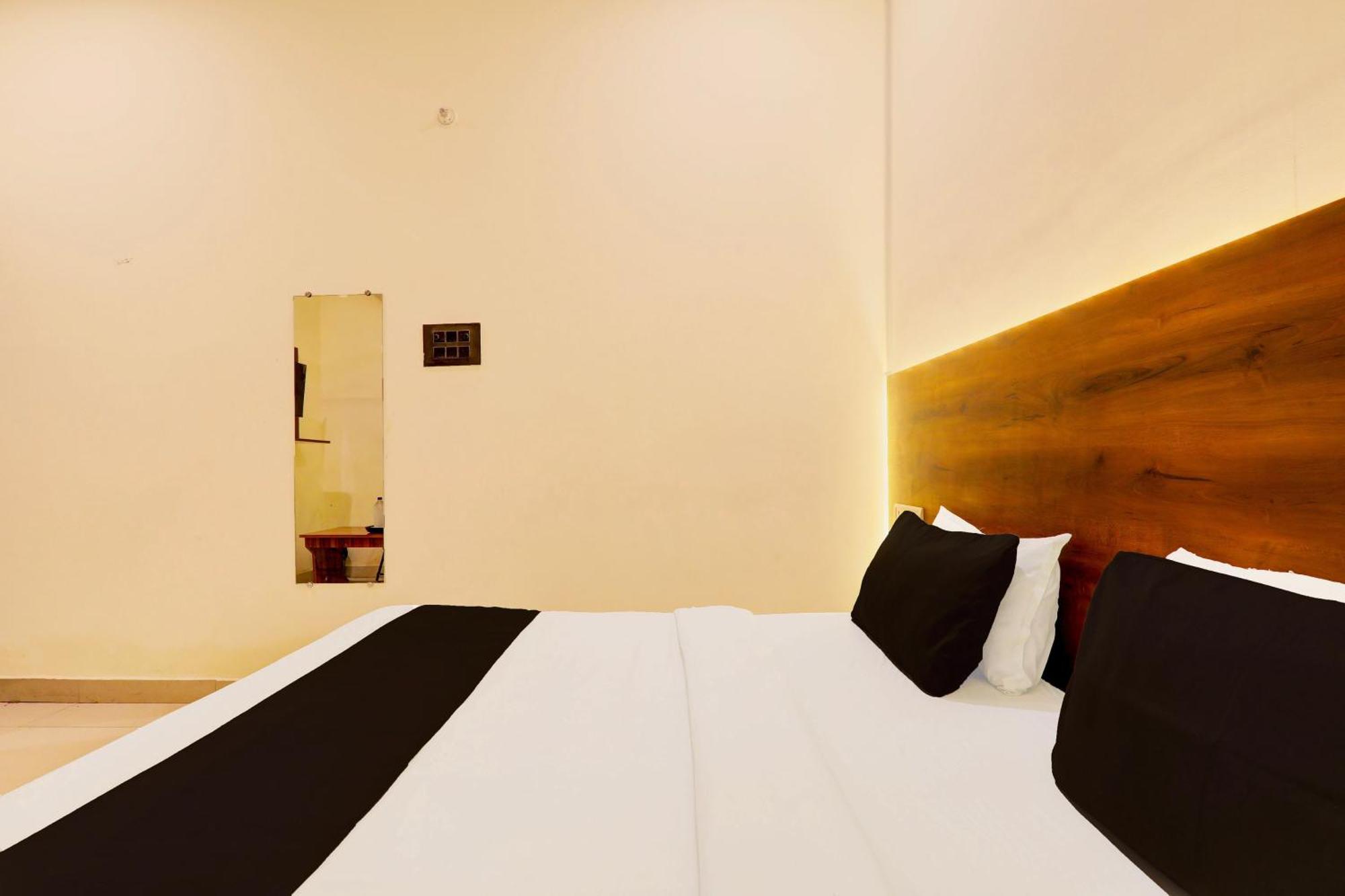 Hotel O Sr Grand Горакпур Екстериор снимка
