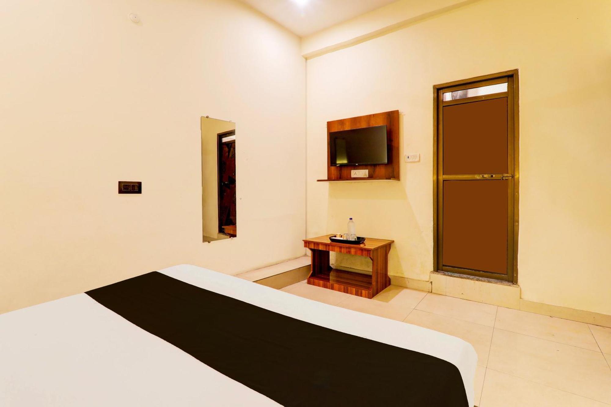 Hotel O Sr Grand Горакпур Екстериор снимка