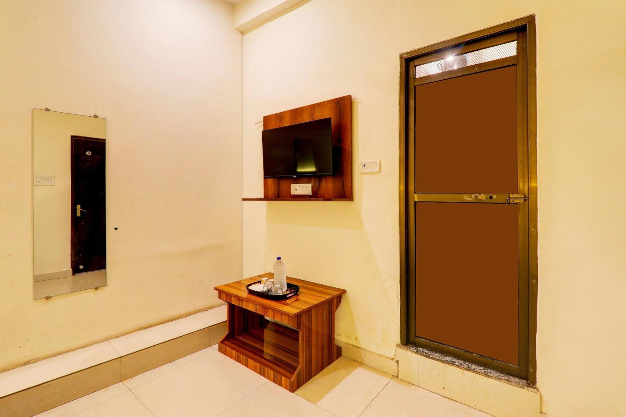Hotel O Sr Grand Горакпур Екстериор снимка