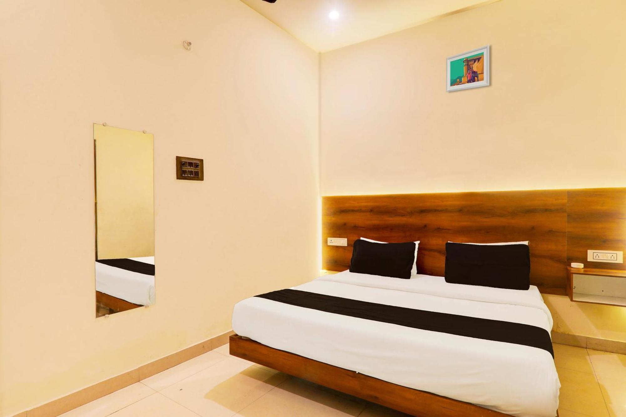 Hotel O Sr Grand Горакпур Екстериор снимка