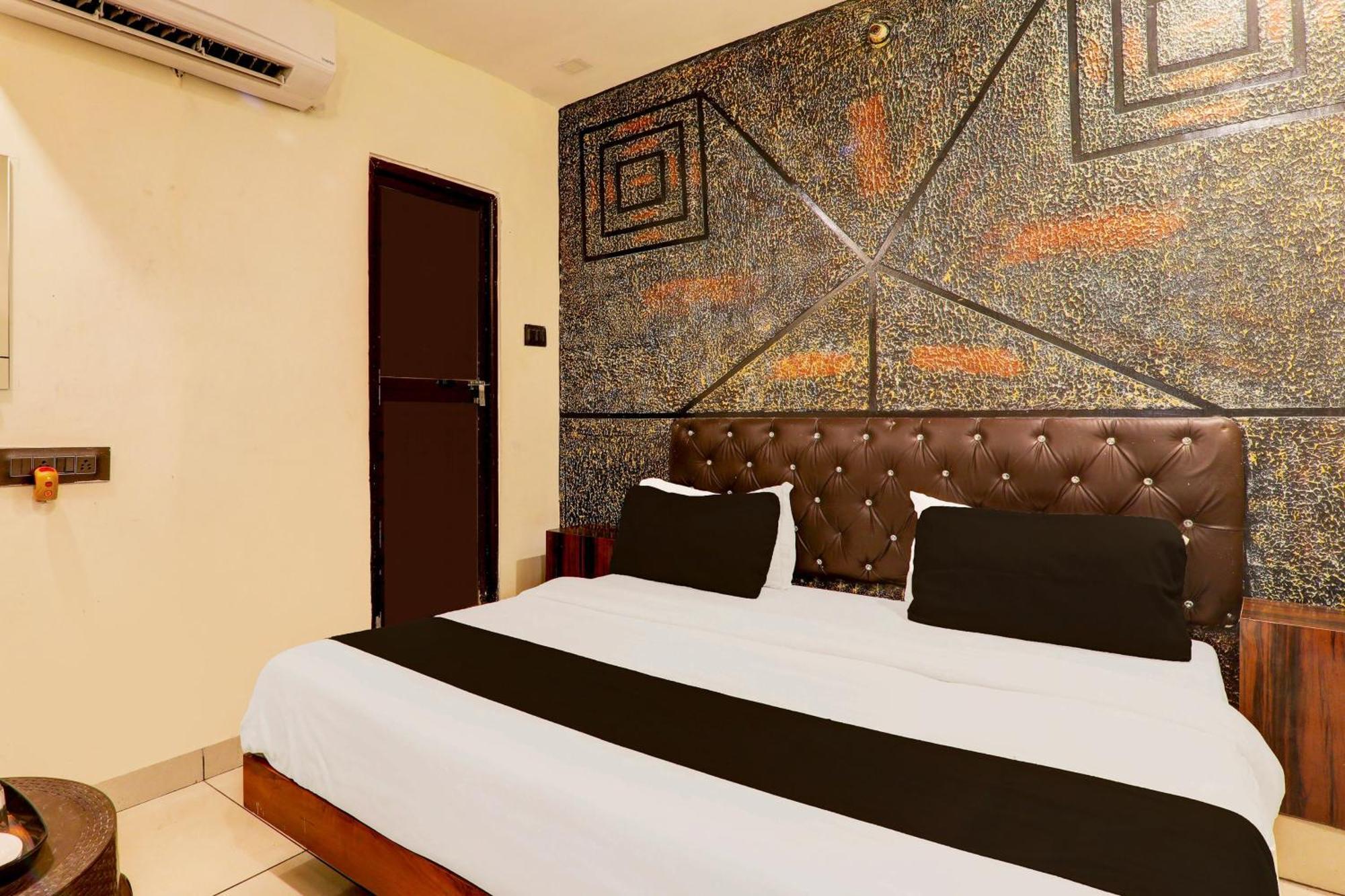 Hotel O Sr Grand Горакпур Екстериор снимка