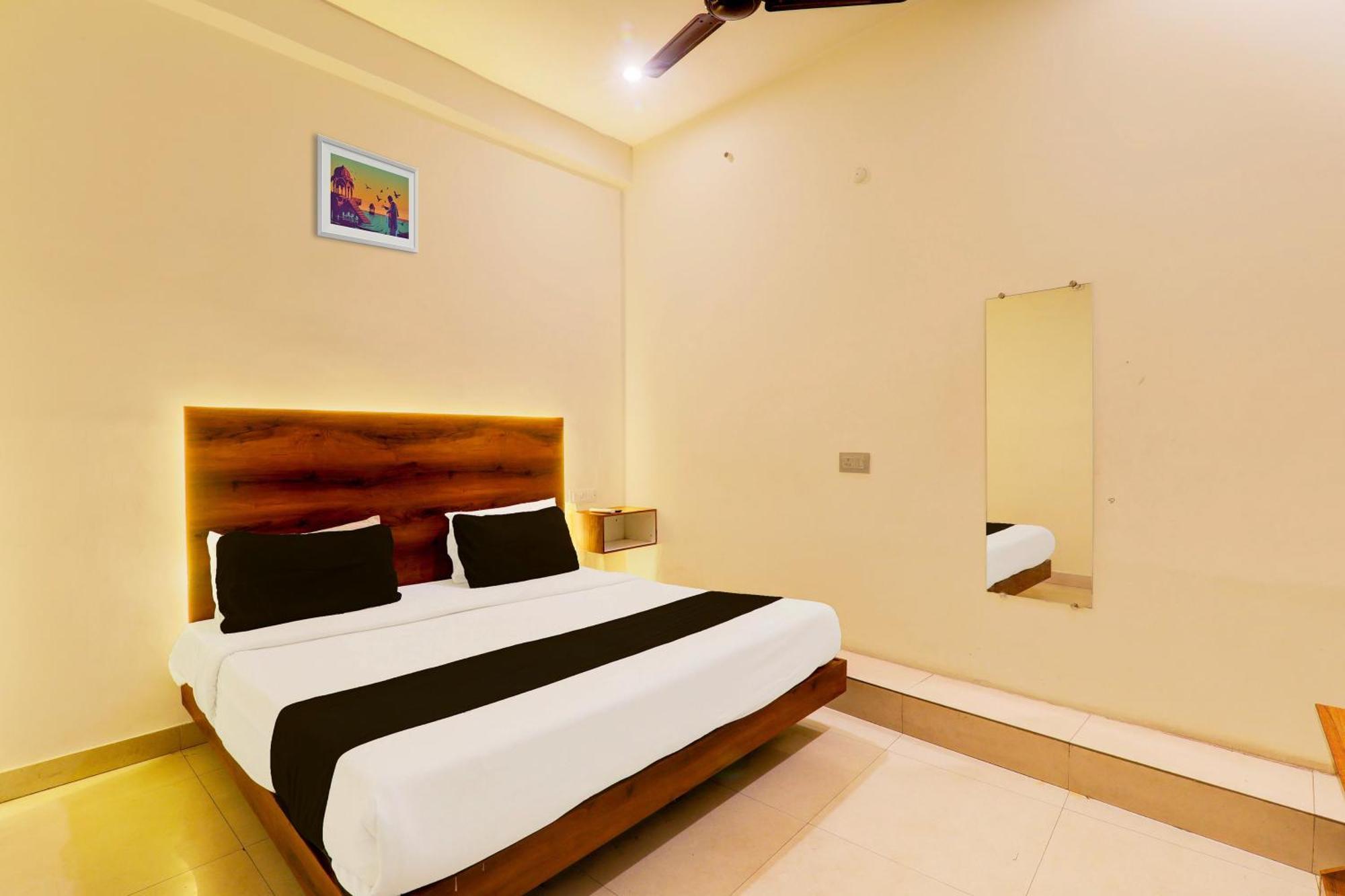 Hotel O Sr Grand Горакпур Екстериор снимка
